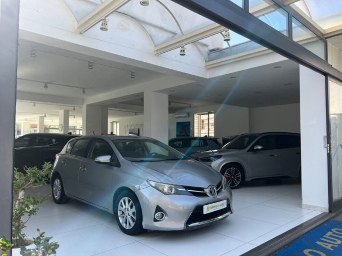Toyota Auris 1.4 D-4D 5 porte (8)