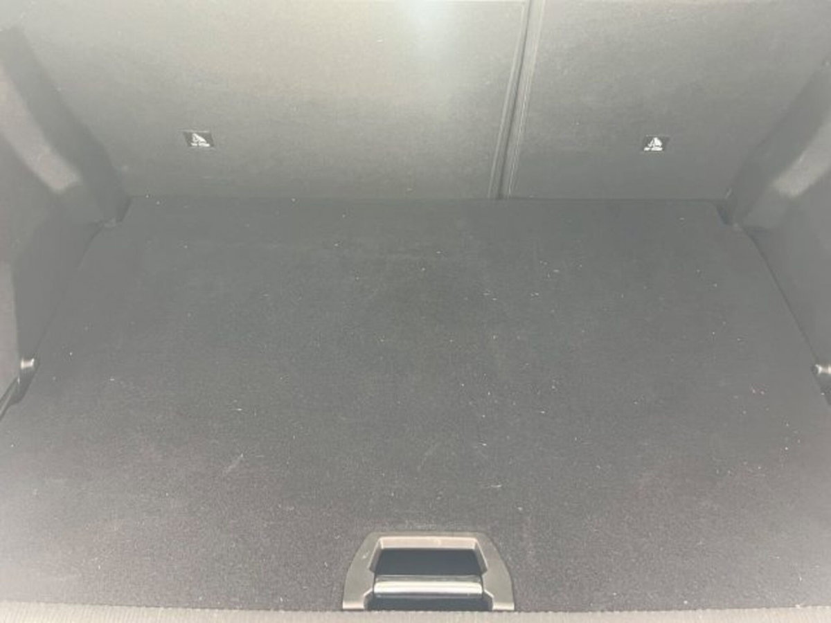 Peugeot 2008 PureTech 100 S&S Allure (11)