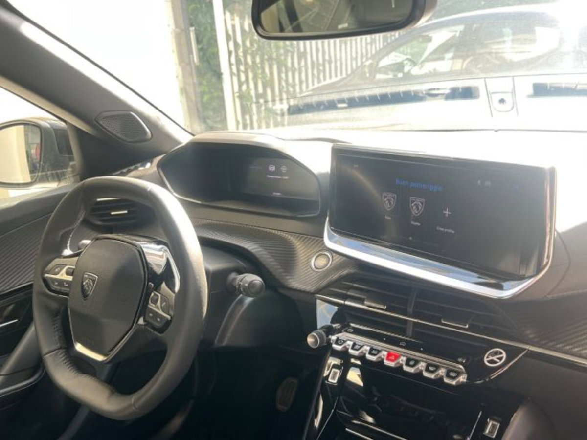 Peugeot 2008 PureTech 100 S&S Allure (13)