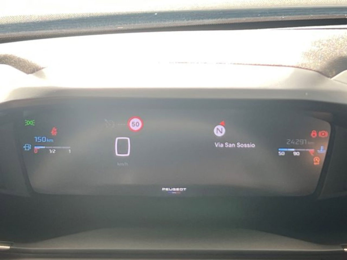 Peugeot 2008 PureTech 100 S&S Allure (18)