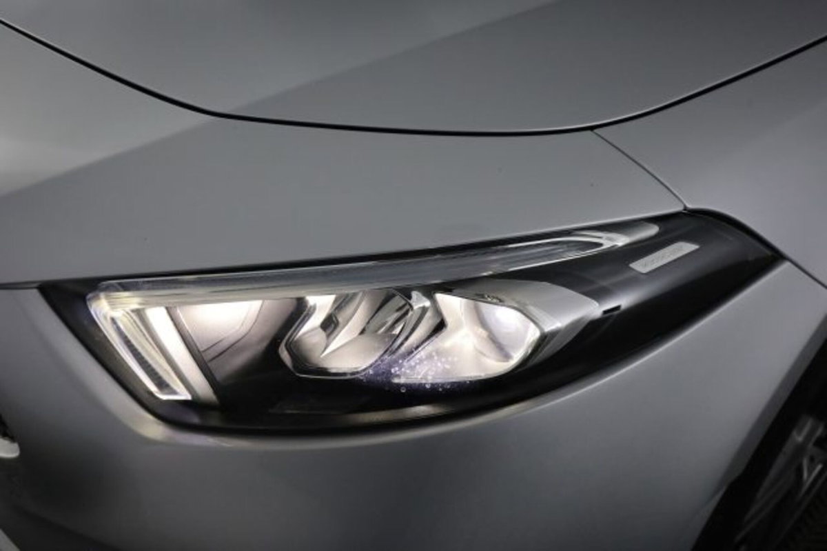 Mercedes-Benz Classe A 250 e Automatic EQ-Power Premium (9)