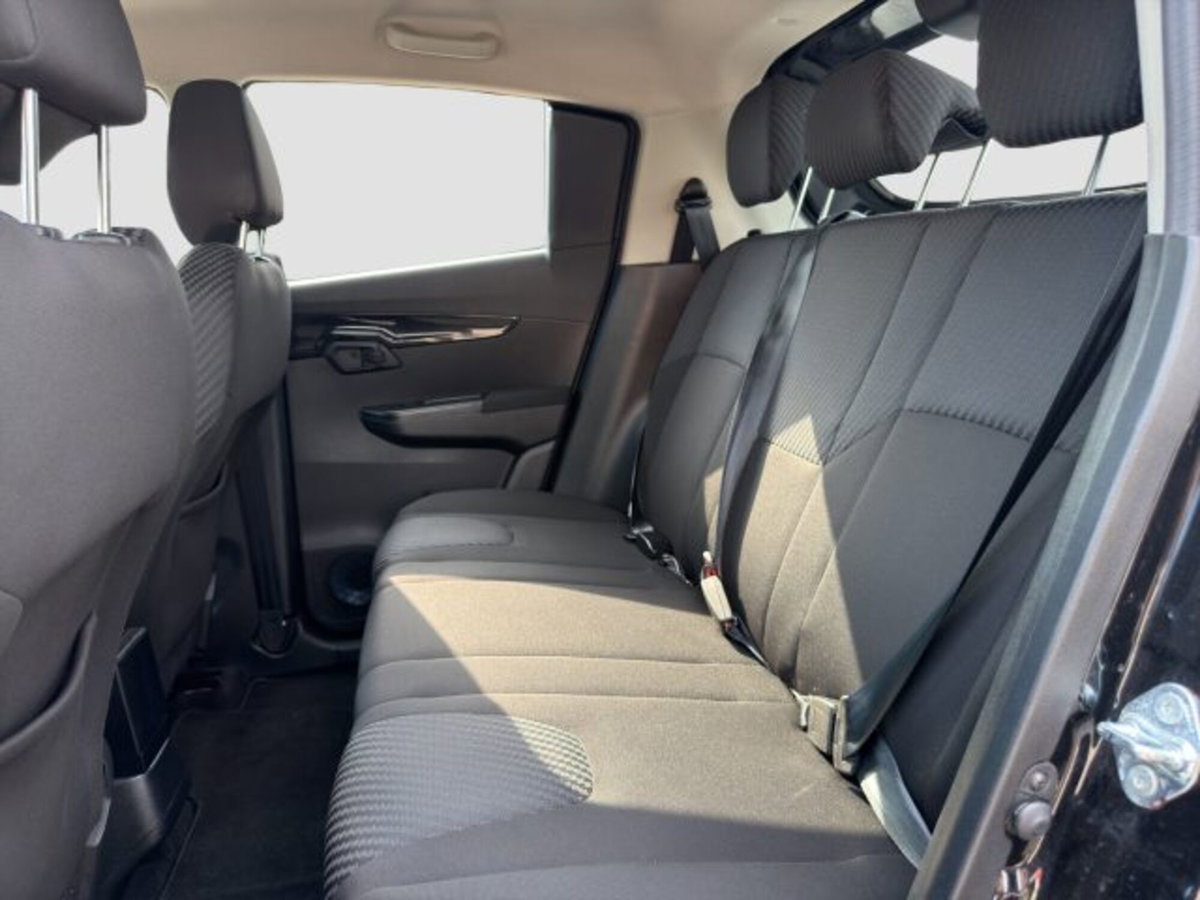 Mahindra KUV100 1.2 K8 (11)