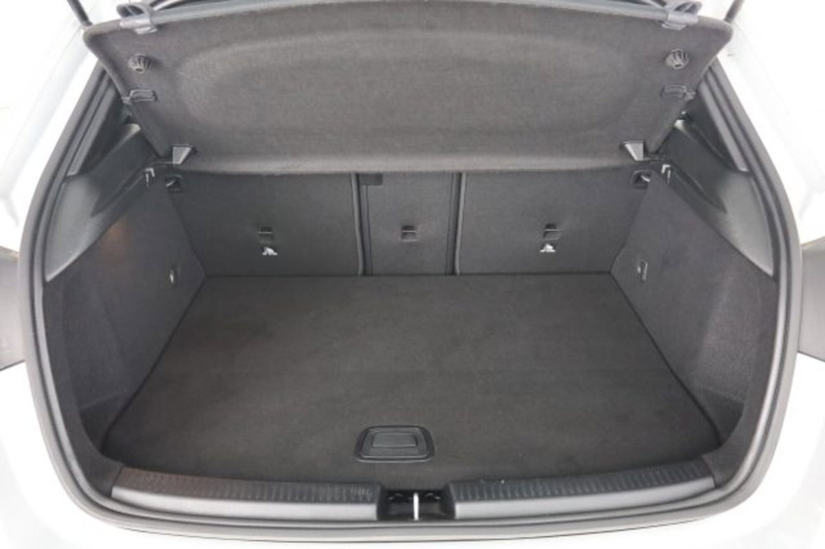 Mercedes-Benz Classe A 250 e Automatic EQ-Power Premium (6)