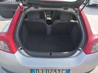 Volvo C30 1.6 D Momentum (8)