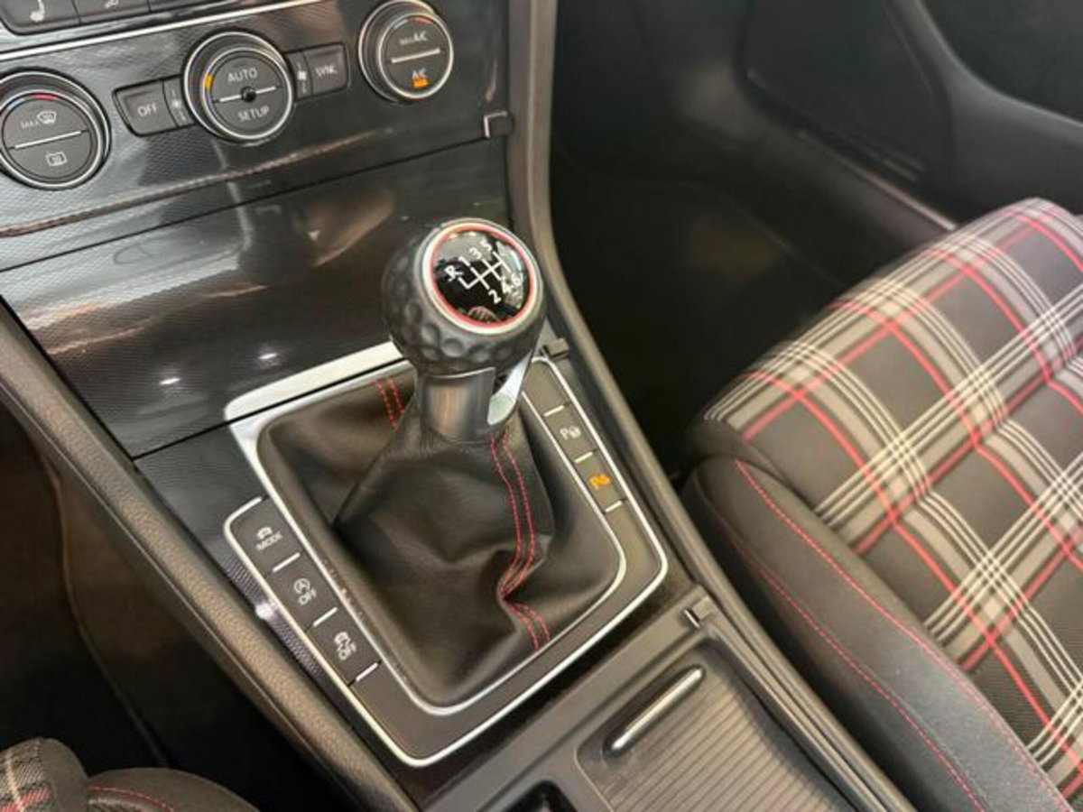 Volkswagen Golf GTI Performance 2.0 TSI DSG 3p. BlueMotion Technology (13)