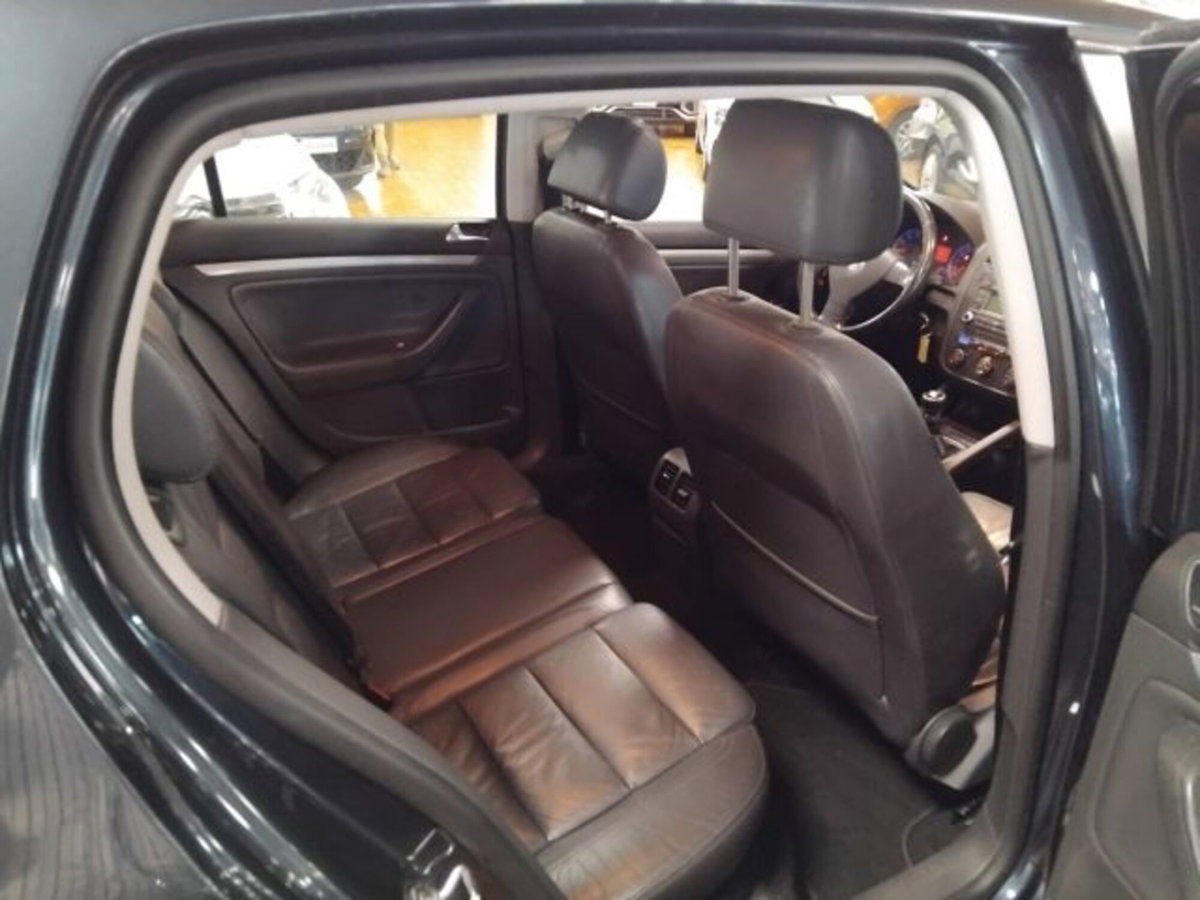 Volkswagen Golf 1.6 16V FSI 5p. Sportline (12)