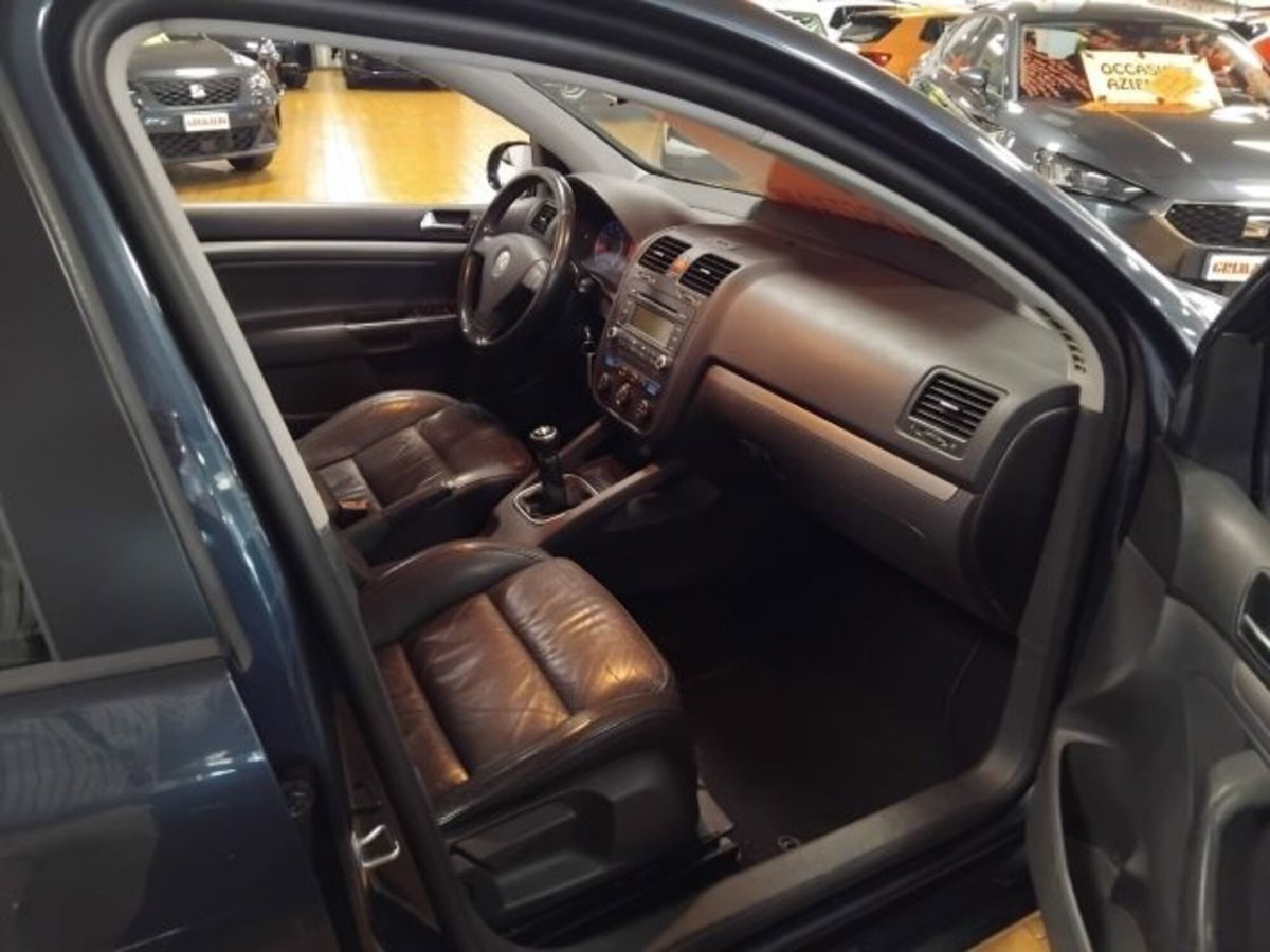 Volkswagen Golf 1.6 16V FSI 5p. Sportline (14)