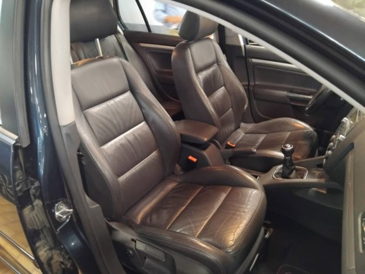Volkswagen Golf 1.6 16V FSI 5p. Sportline (15)