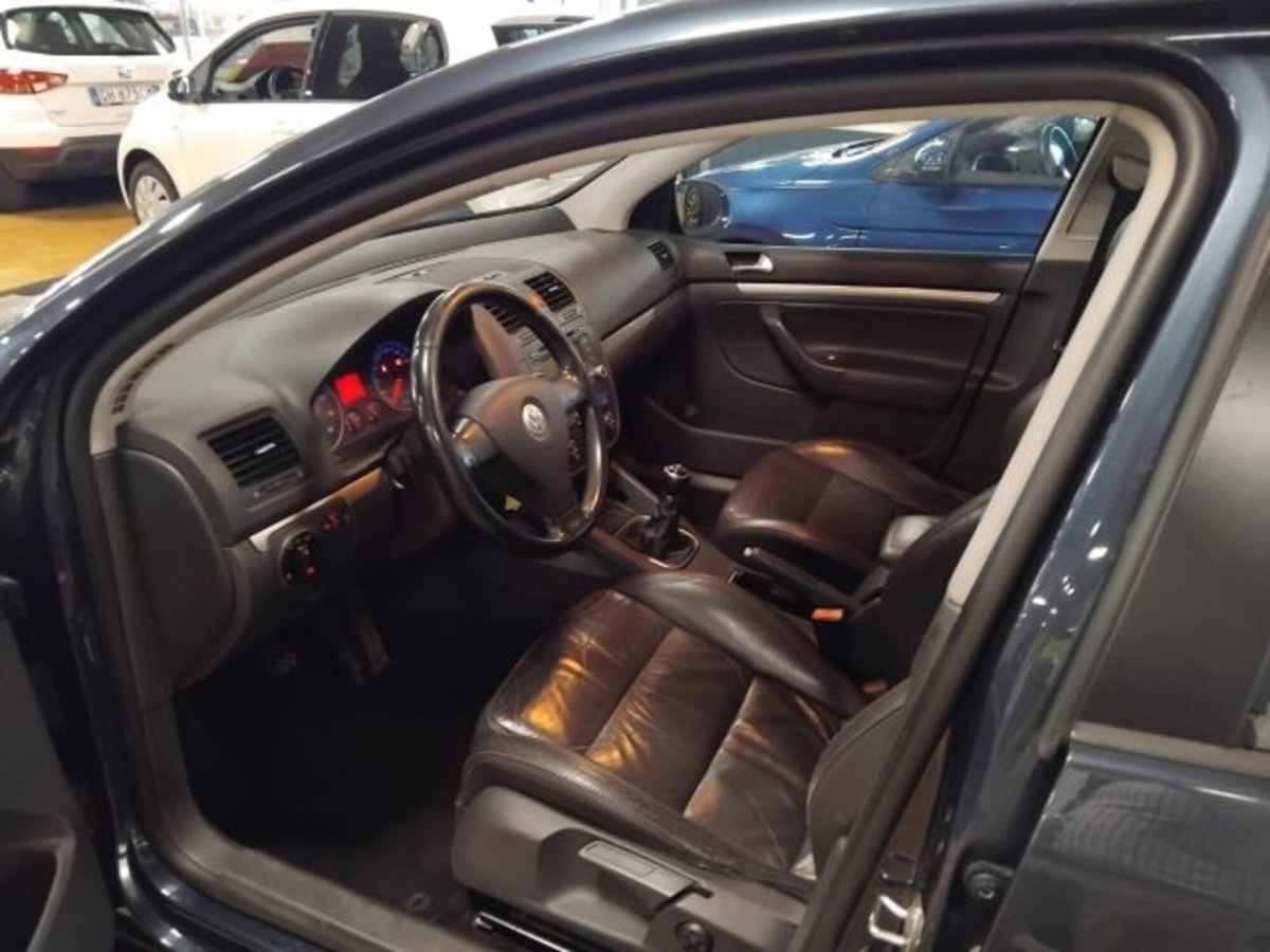 Volkswagen Golf 1.6 16V FSI 5p. Sportline (16)