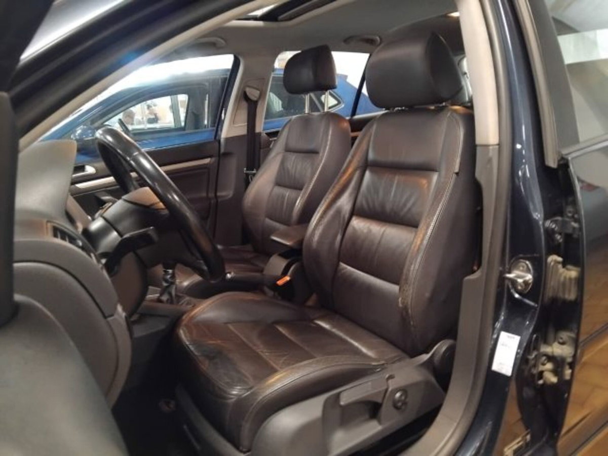 Volkswagen Golf 1.6 16V FSI 5p. Sportline (17)