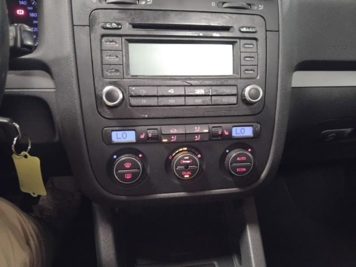 Volkswagen Golf 1.6 16V FSI 5p. Sportline (20)