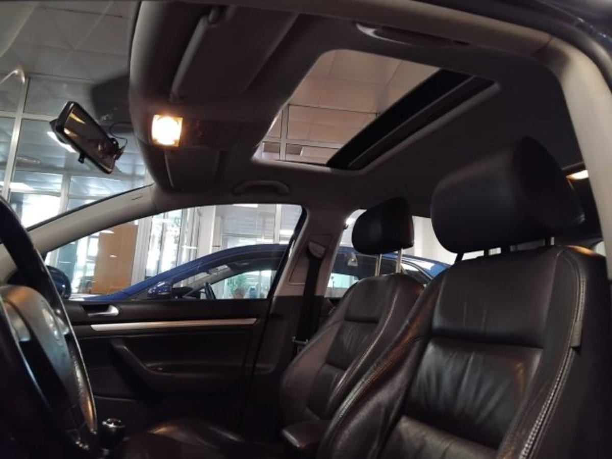 Volkswagen Golf 1.6 16V FSI 5p. Sportline (5)