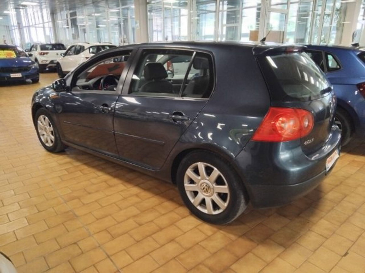 Volkswagen Golf 1.6 16V FSI 5p. Sportline (6)