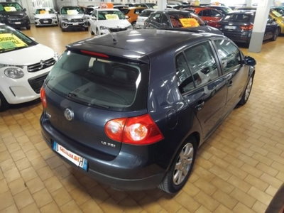 Volkswagen Golf 1.6 16V FSI 5p. Sportline (8)