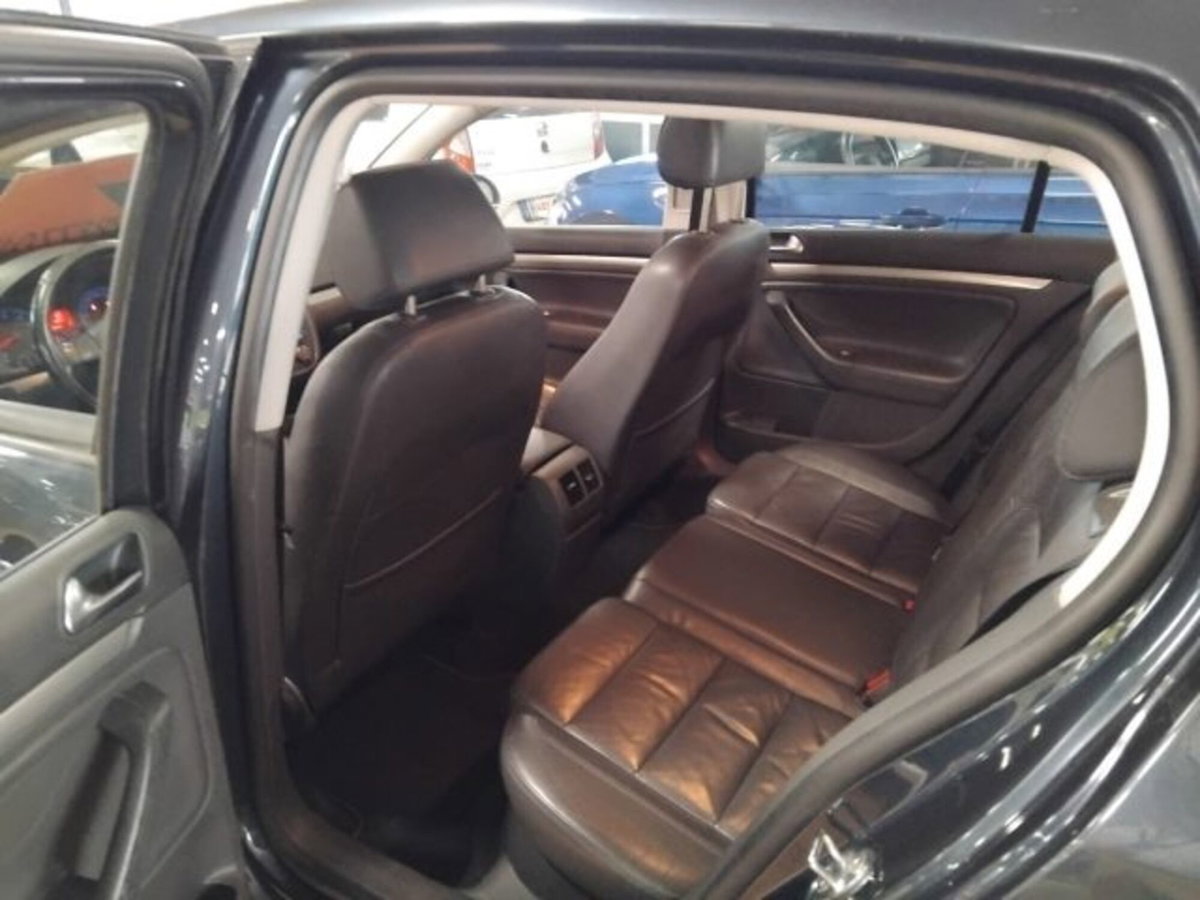 Volkswagen Golf 1.6 16V FSI 5p. Sportline (9)
