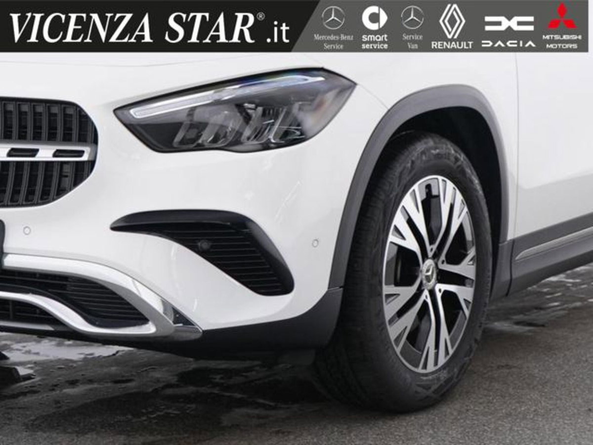Mercedes-Benz GLA SUV 180 Advanced auto (2)