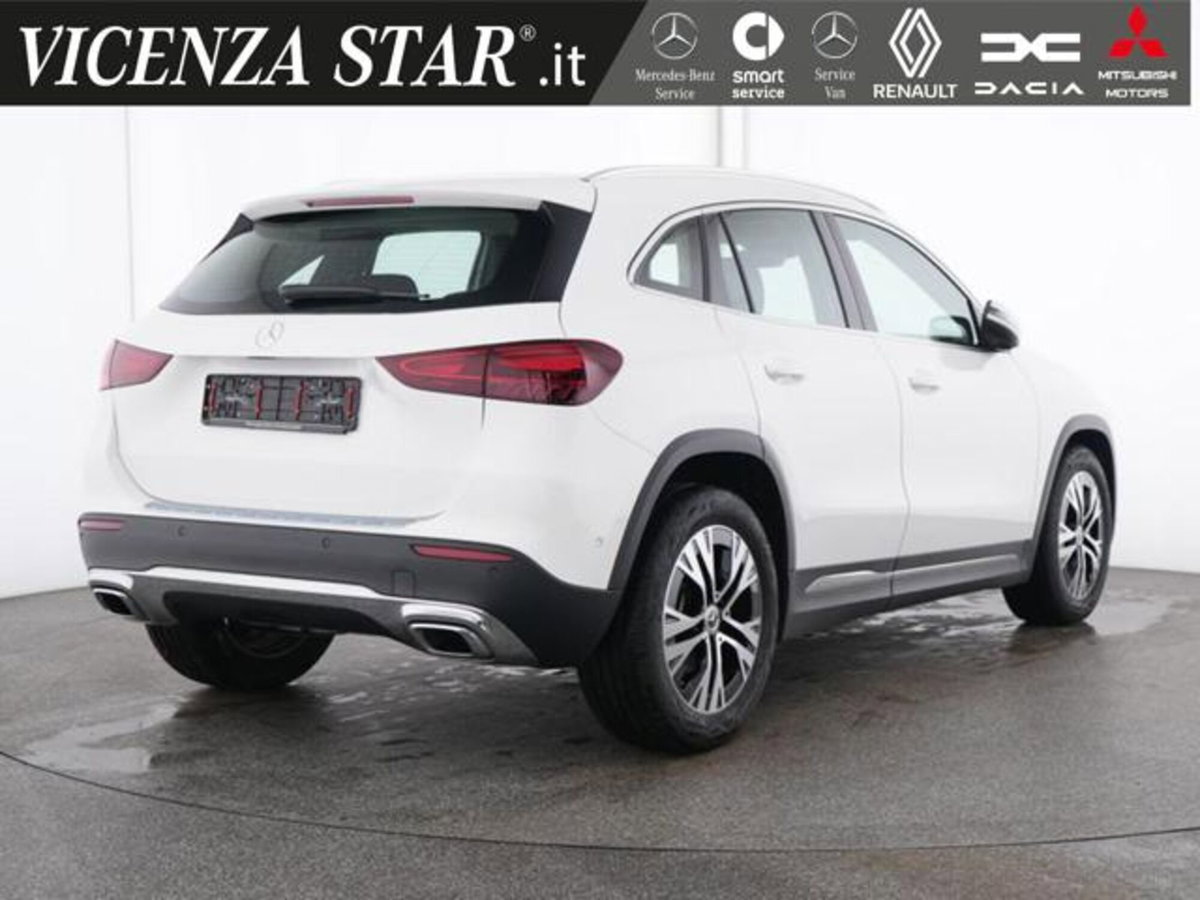 Mercedes-Benz GLA SUV 180 Advanced auto (3)