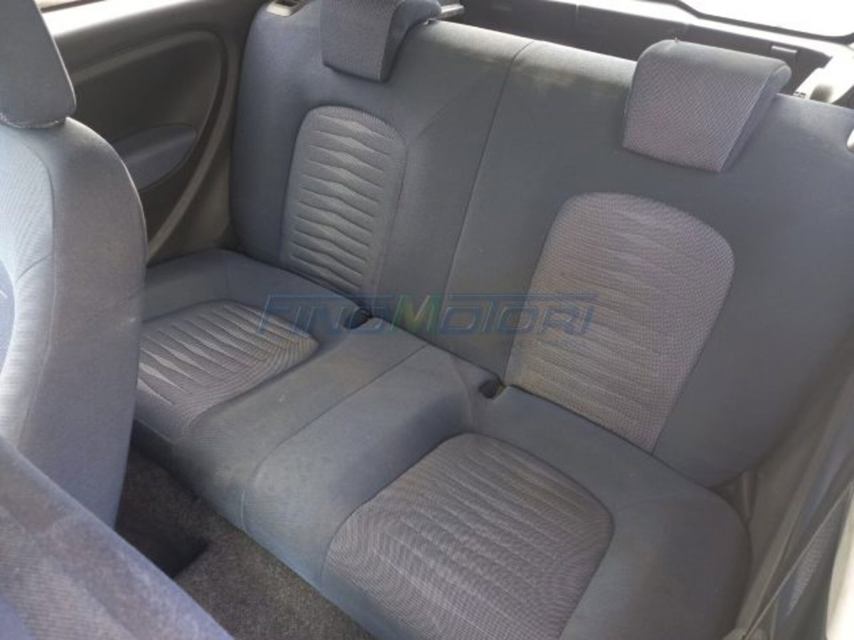 Fiat Punto 1.3 MJT II 75 CV 3 porte Easy (7)