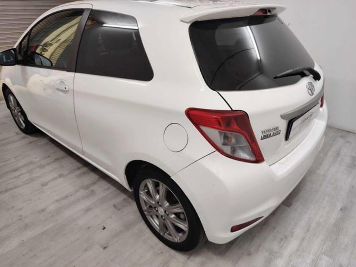 Toyota Yaris 1.3 3 porte Style (4)