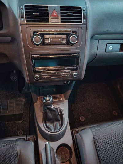 Volkswagen Touran 1.6 TDI Comfortline (6)
