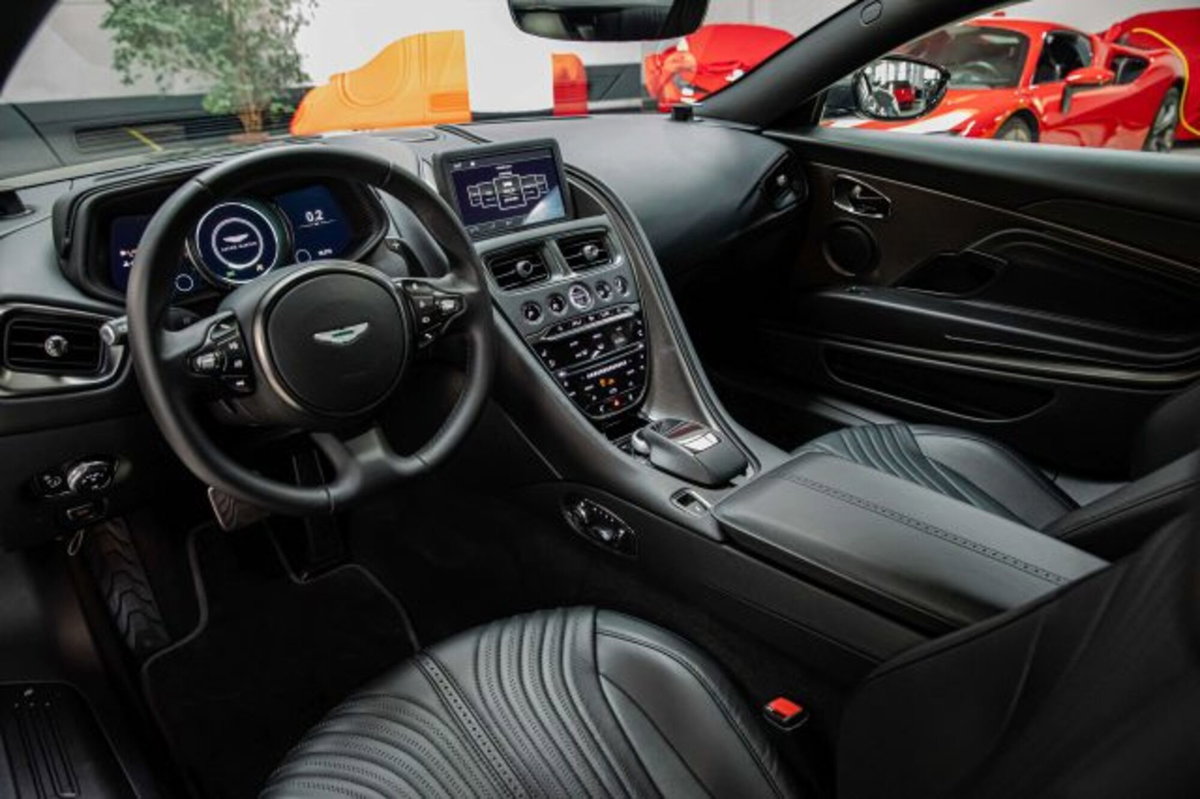 Aston Martin DB11 DB11 V12 AMR Coupé (10)