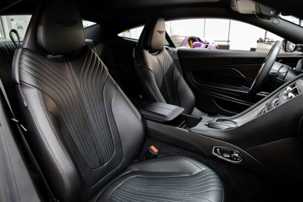 Aston Martin DB11 DB11 V12 AMR Coupé (11)