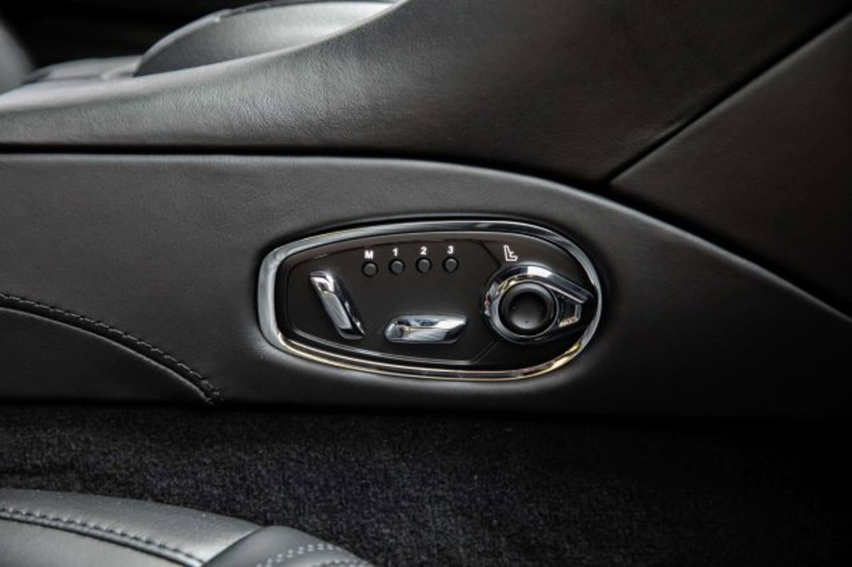 Aston Martin DB11 DB11 V12 AMR Coupé (13)