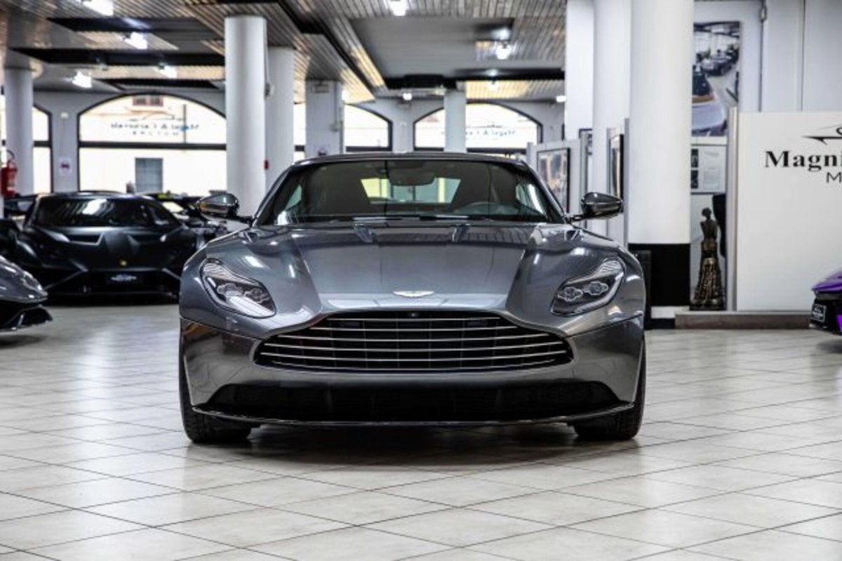 Aston Martin DB11 DB11 V12 AMR Coupé (2)