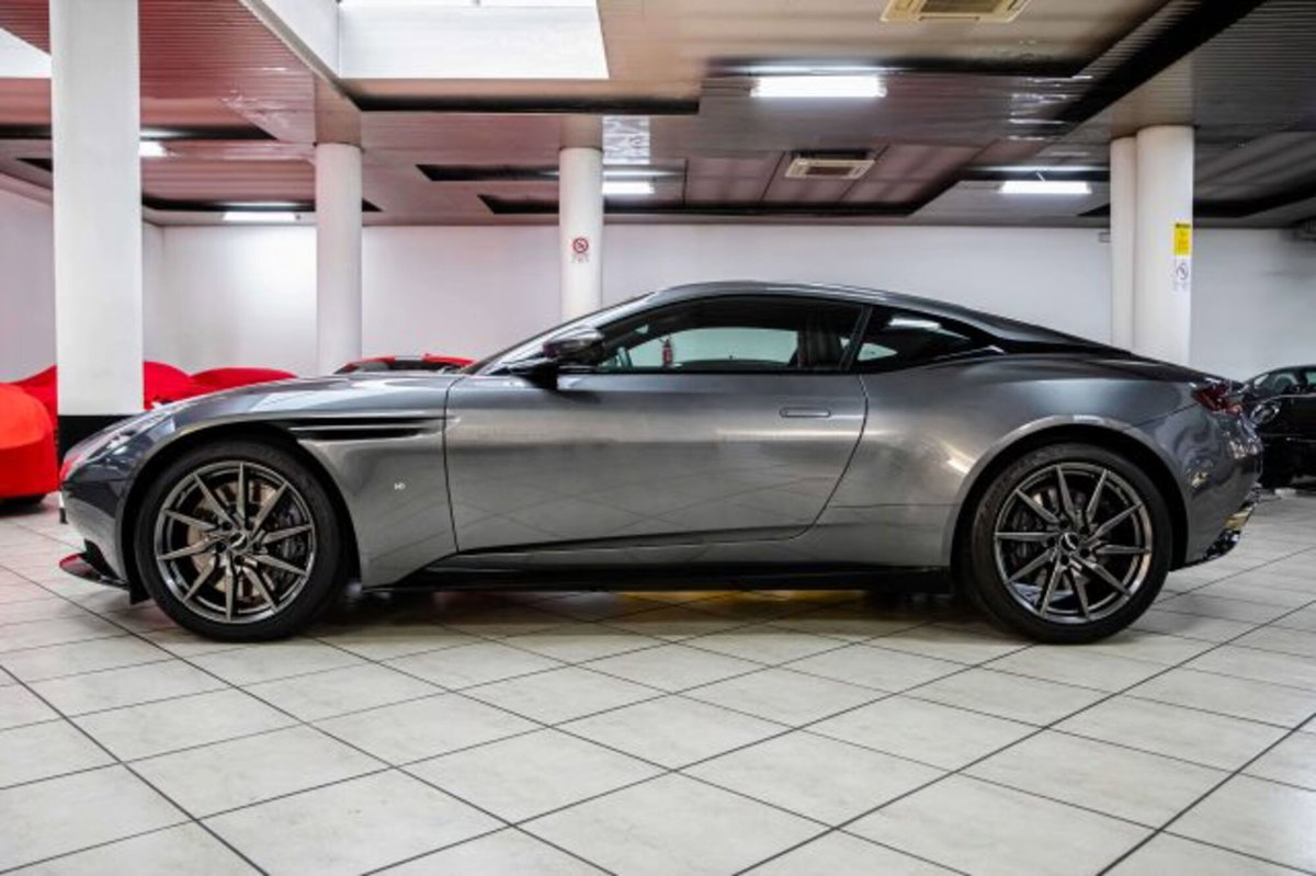 Aston Martin DB11 DB11 V12 AMR Coupé (4)