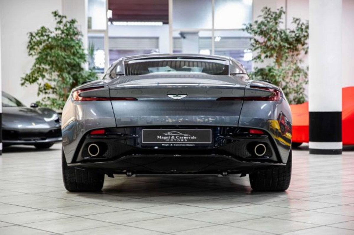 Aston Martin DB11 DB11 V12 AMR Coupé (6)
