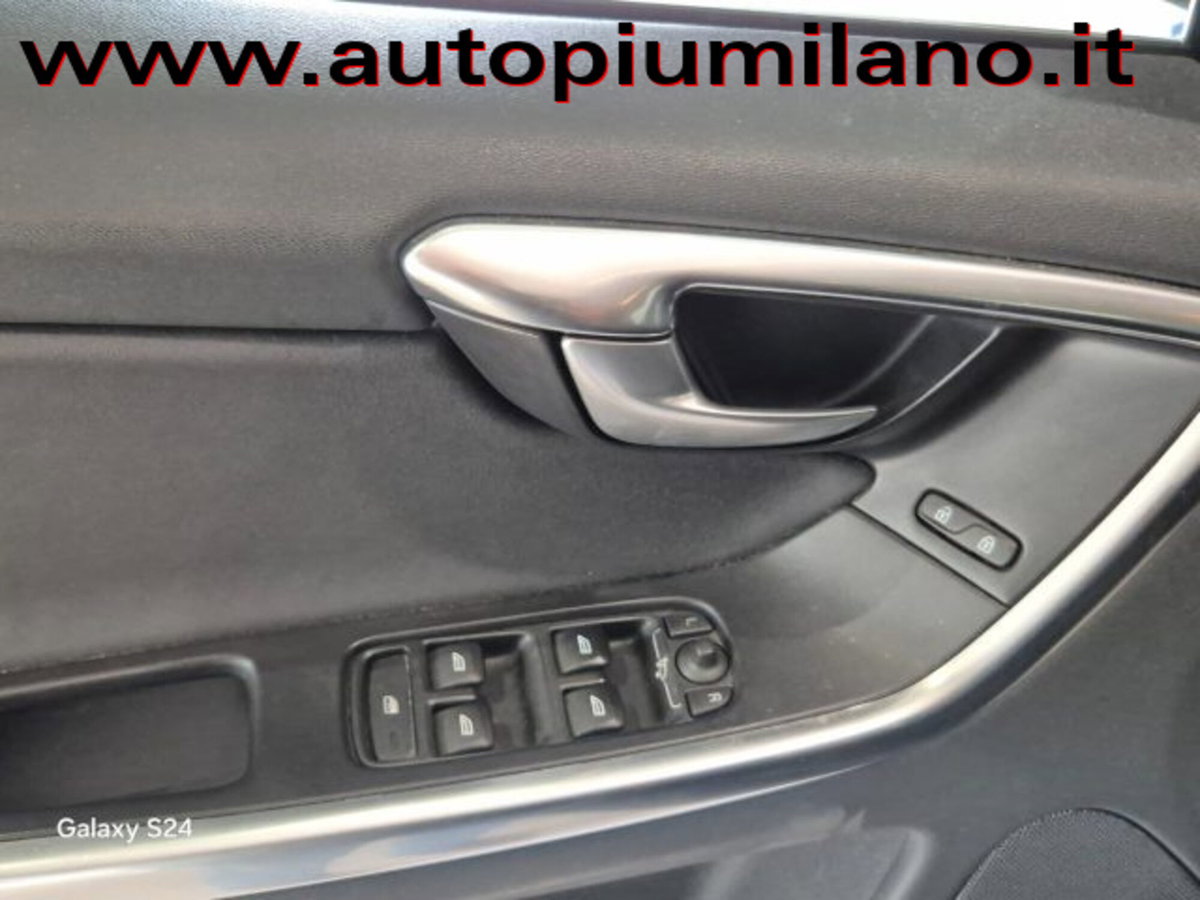 Volvo XC60 D4 AWD Geartronic Kinetic (13)