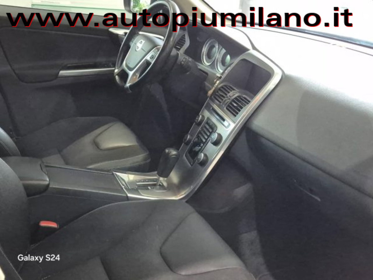 Volvo XC60 D4 AWD Geartronic Kinetic (6)