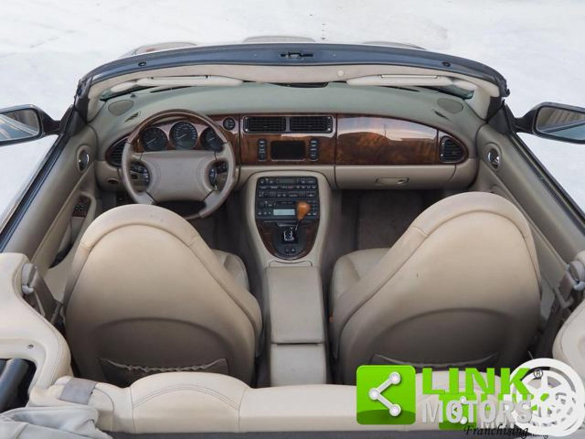 Jaguar XK8 4.0 Convertibile (10)