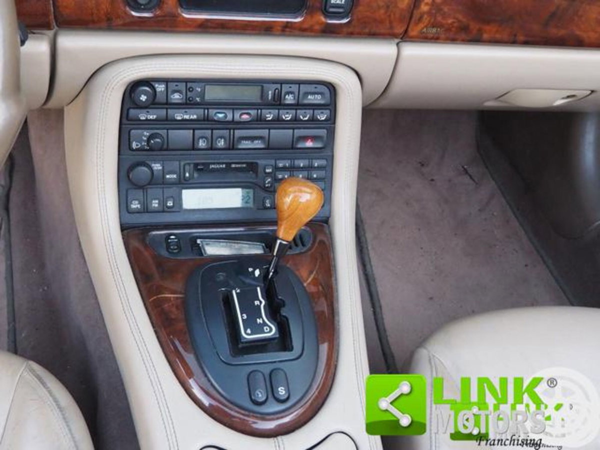 Jaguar XK8 4.0 Convertibile (15)