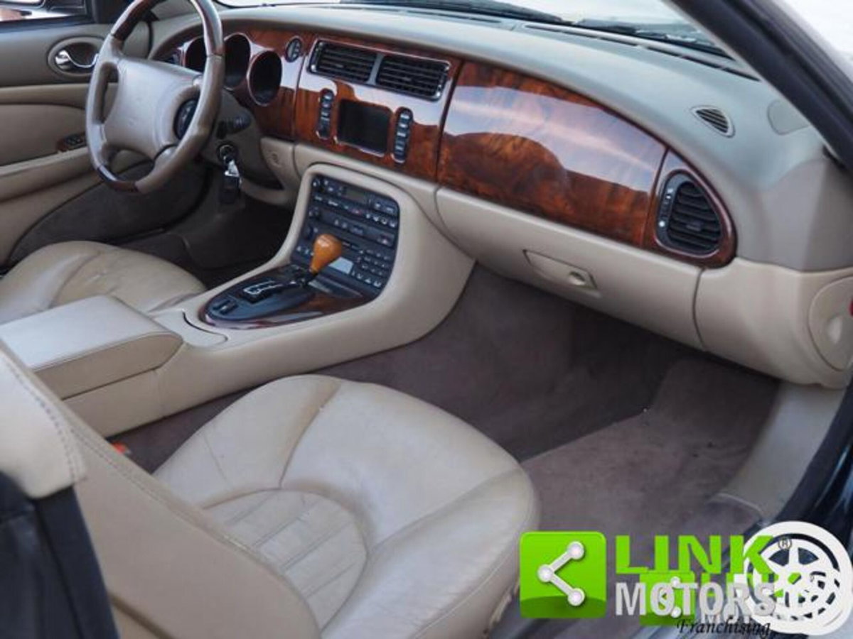 Jaguar XK8 4.0 Convertibile (16)