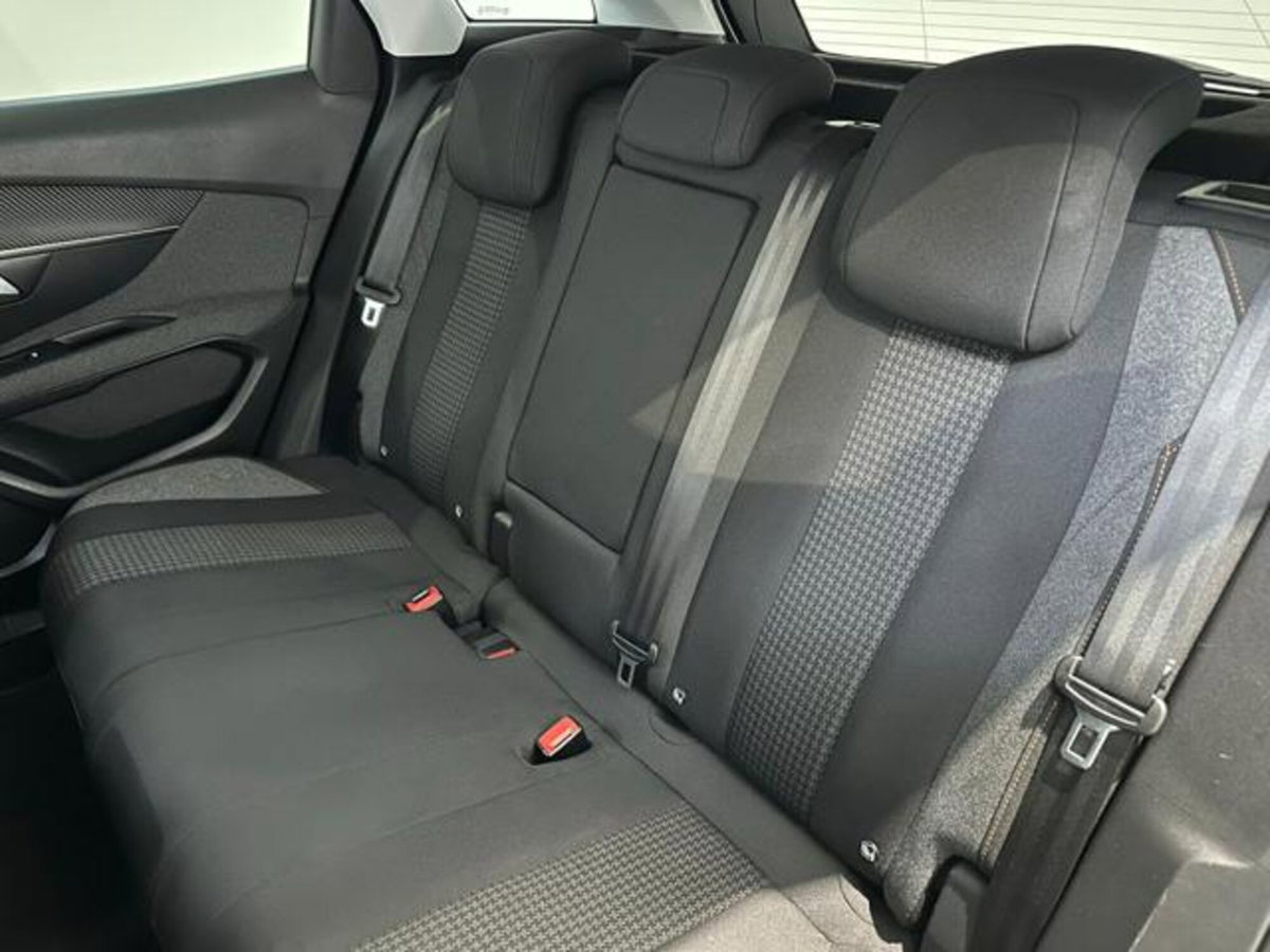 Peugeot 3008 BlueHDi 130 S&S Allure (13)