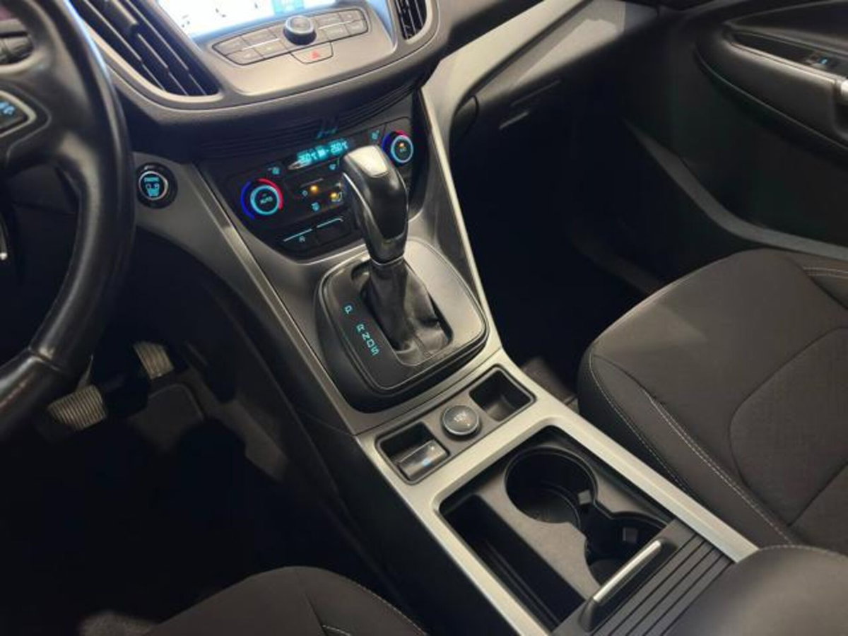 Ford Kuga 1.5 TDCI 120 CV S&S 2WD Business (10)