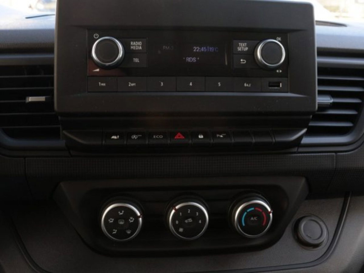 Renault Trafic Furgone van T30 2.0 blue dci 110cv L2H1 (10)
