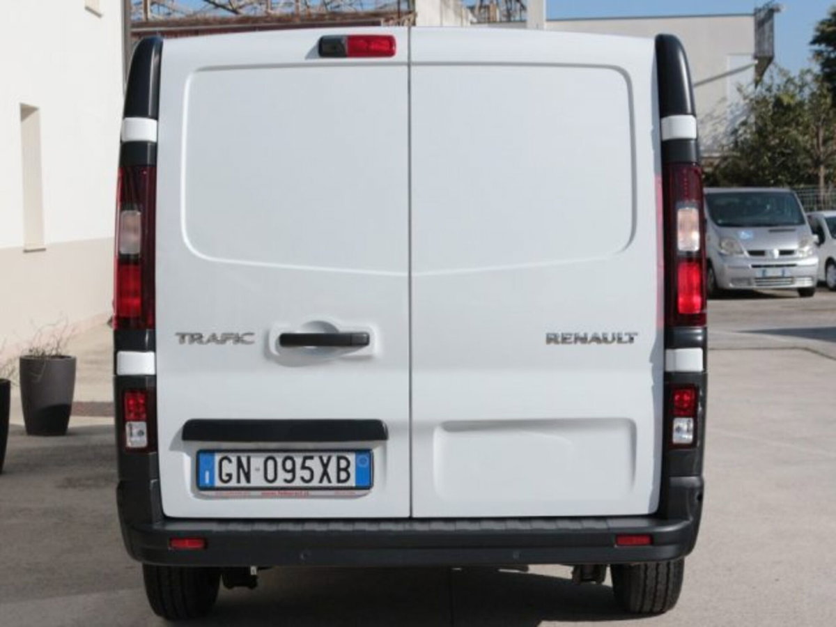 Renault Trafic Furgone van T30 2.0 blue dci 110cv L2H1 (3)