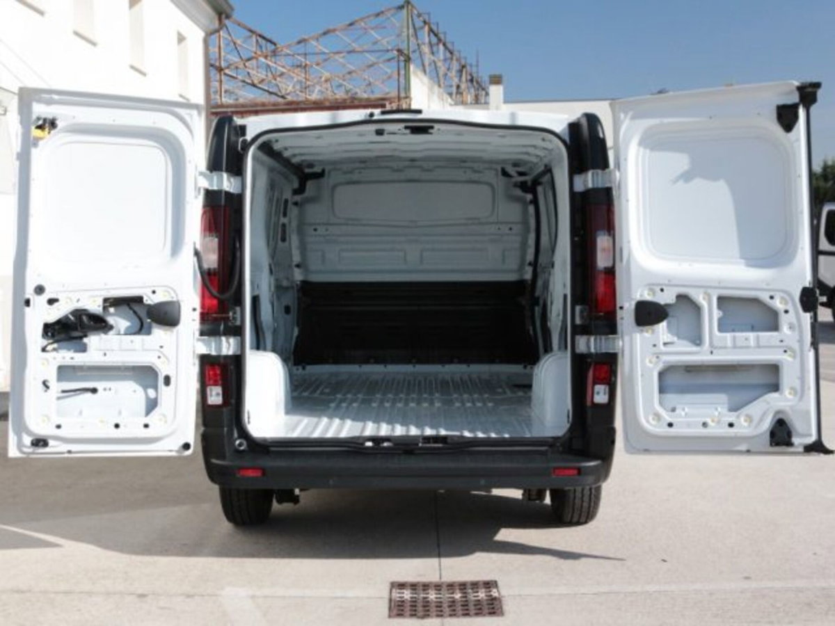Renault Trafic Furgone van T30 2.0 blue dci 110cv L2H1 (4)