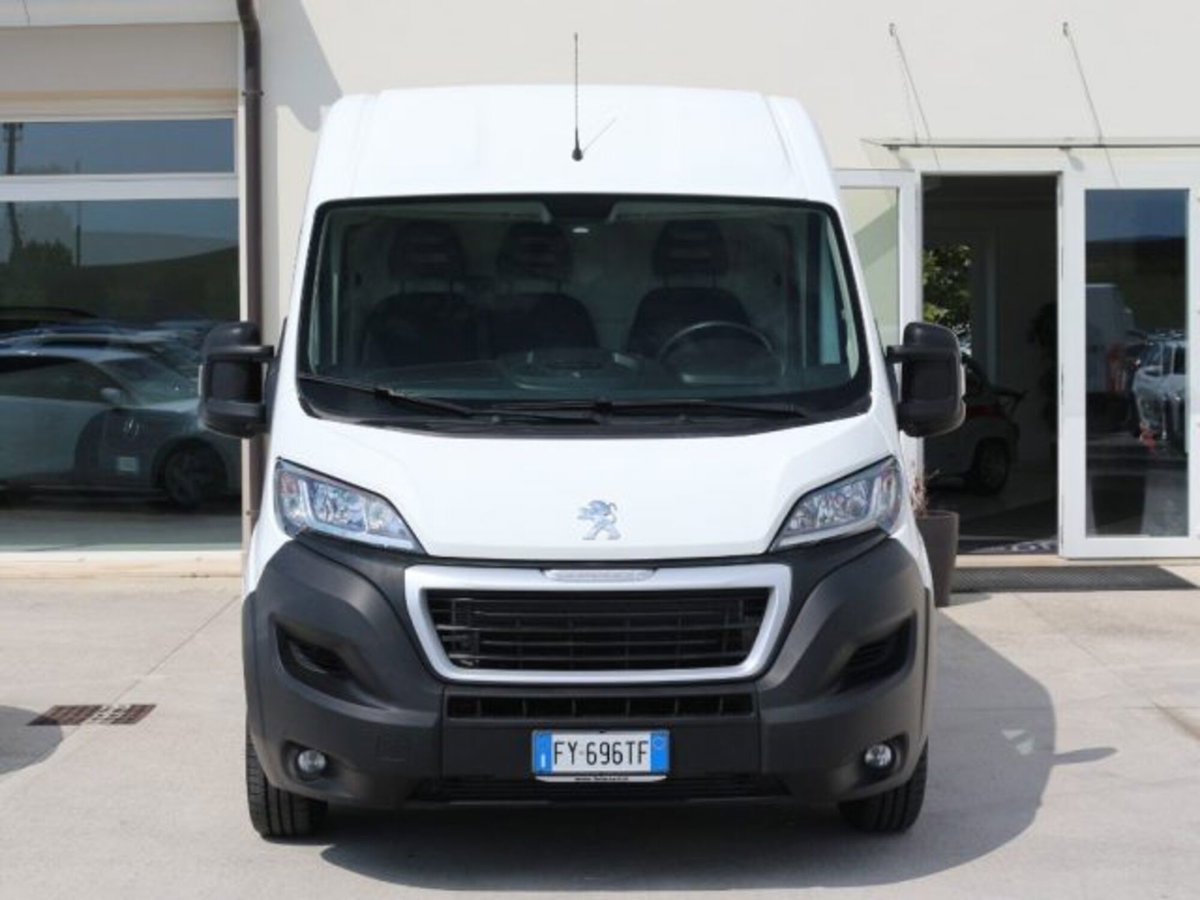 Peugeot Boxer Furgone 335 L2H2 2.2 bluehdi 140cv S&S vetrato (2)