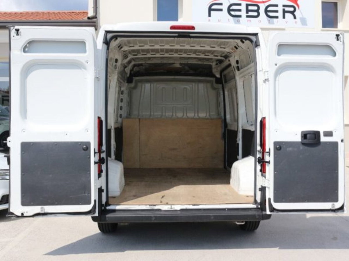 Peugeot Boxer Furgone 335 L2H2 2.2 bluehdi 140cv S&S vetrato (4)