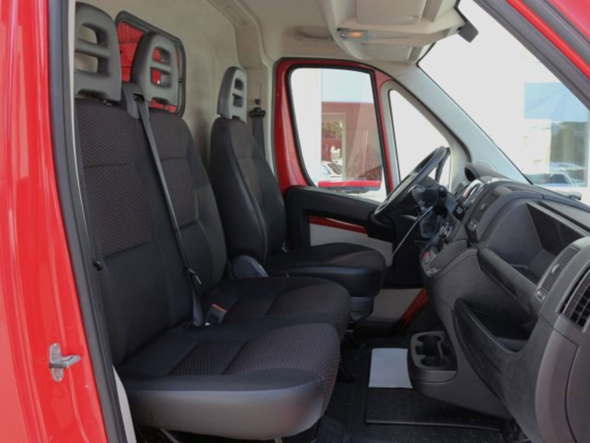 Peugeot Boxer Furgone 35 L3H2 2.2 diesel 140cv S&S vetrato at8 (11)