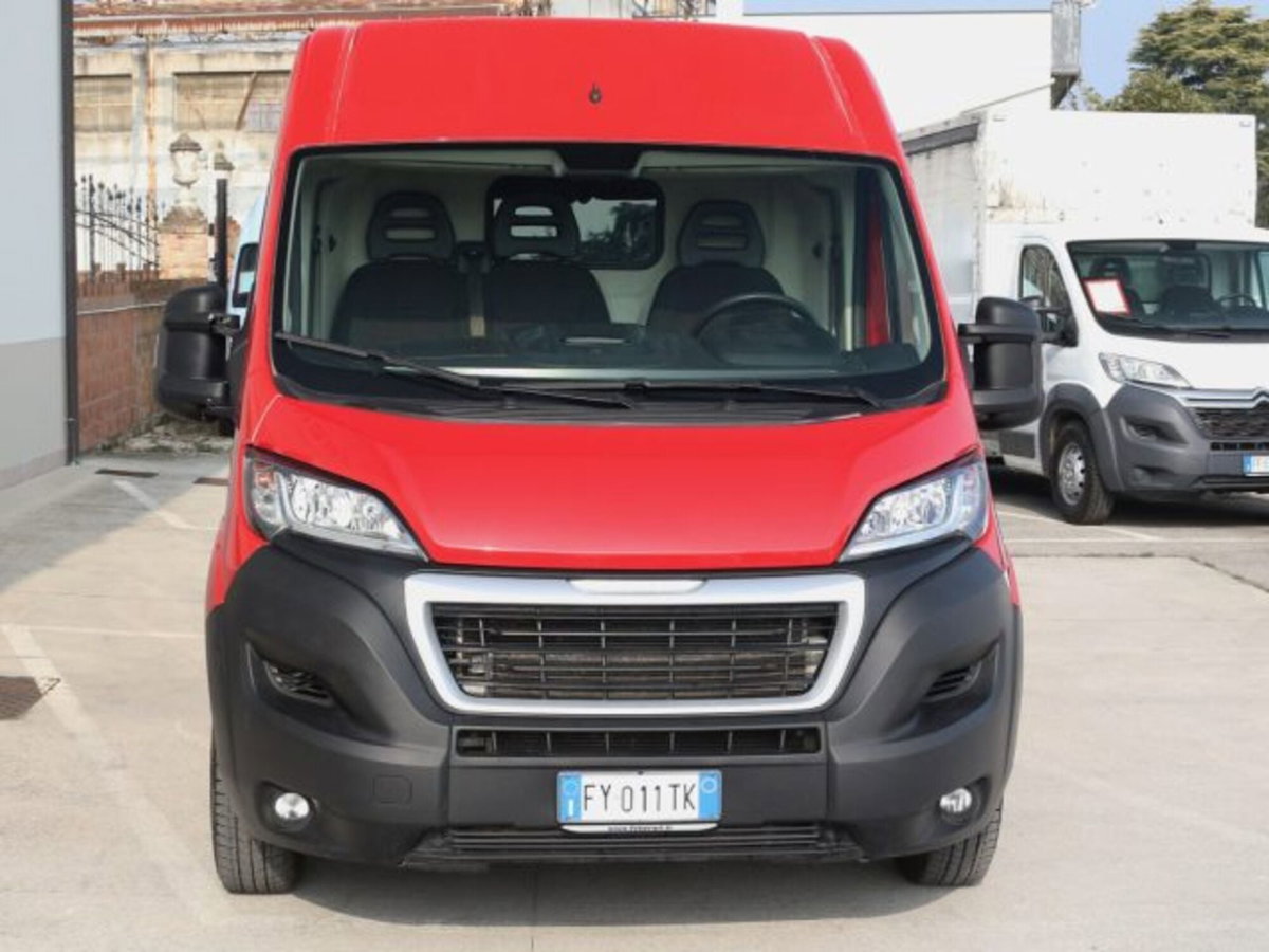 Peugeot Boxer Furgone 35 L3H2 2.2 diesel 140cv S&S vetrato at8 (2)