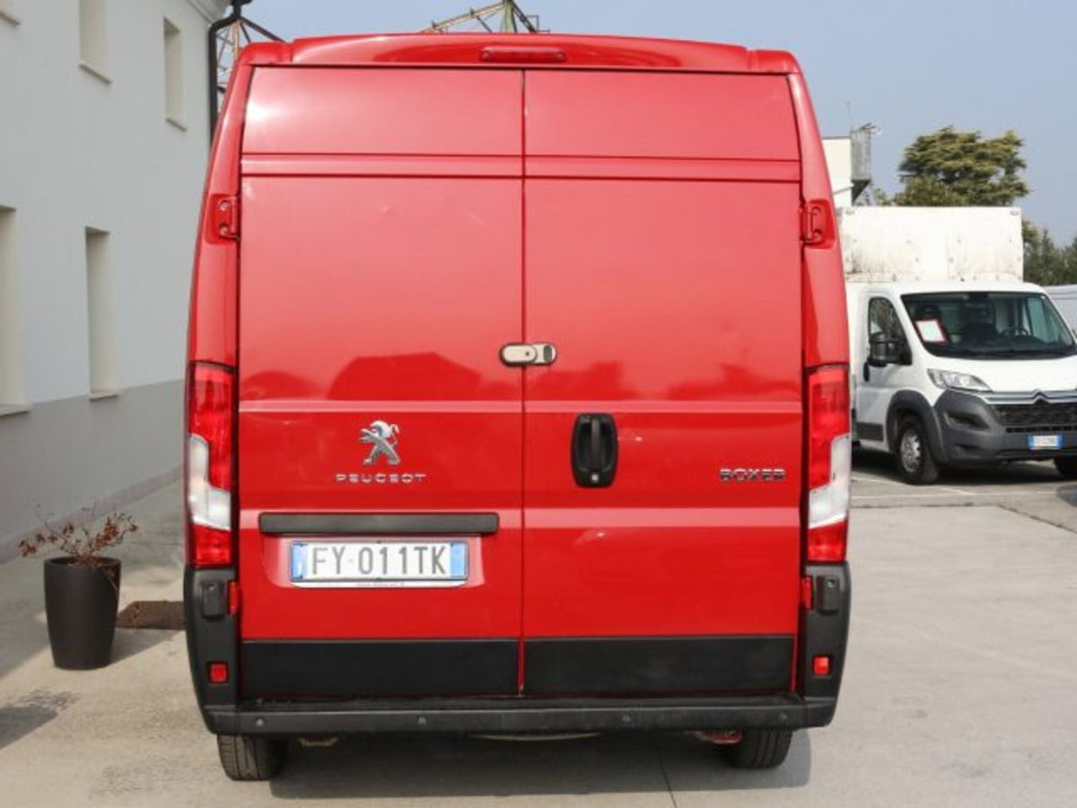 Peugeot Boxer Furgone 35 L3H2 2.2 diesel 140cv S&S vetrato at8 (3)