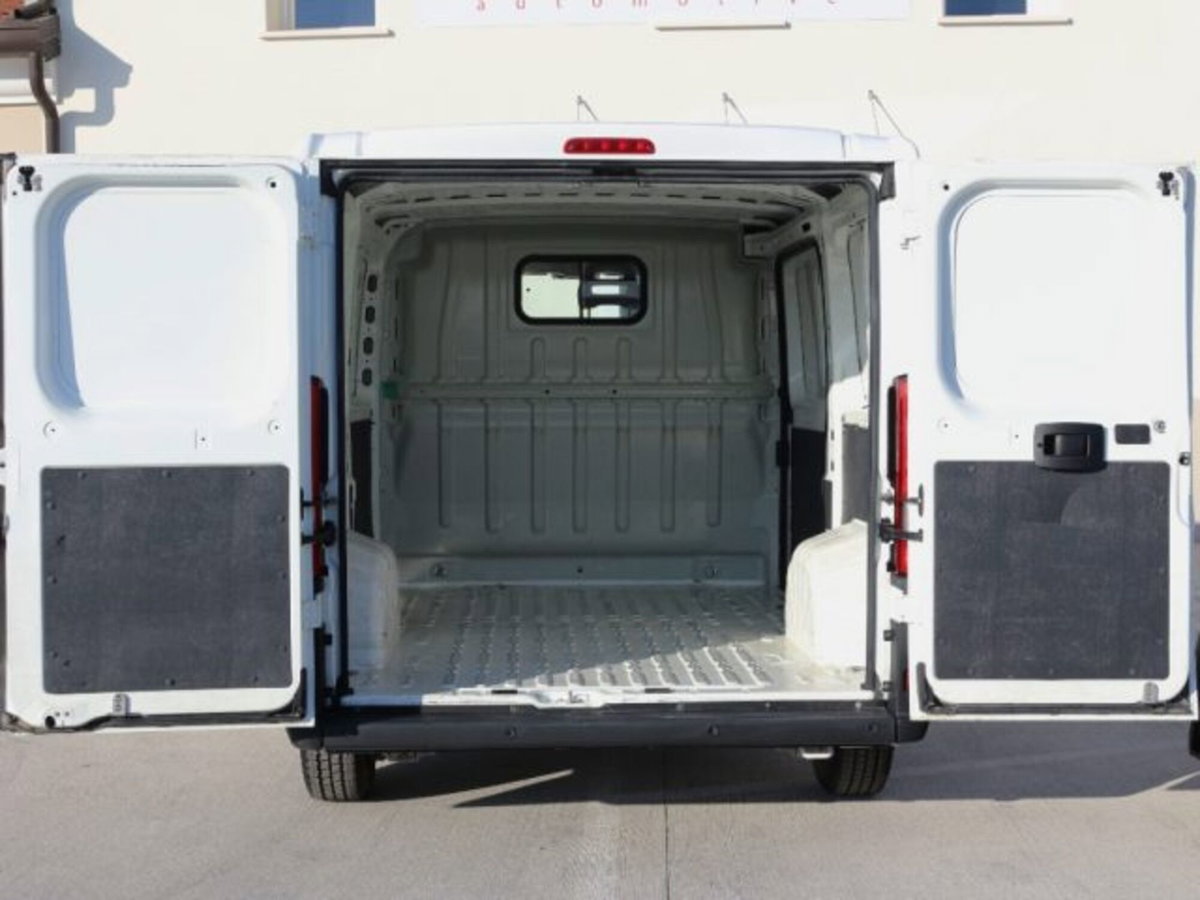 Peugeot Boxer Furgone 330 2.0 BlueHDi PC-TN Furgone (4)