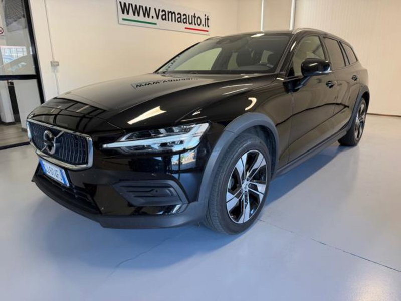 Volvo V60 Cross Country 2.0 b4 Ultimate awd auto