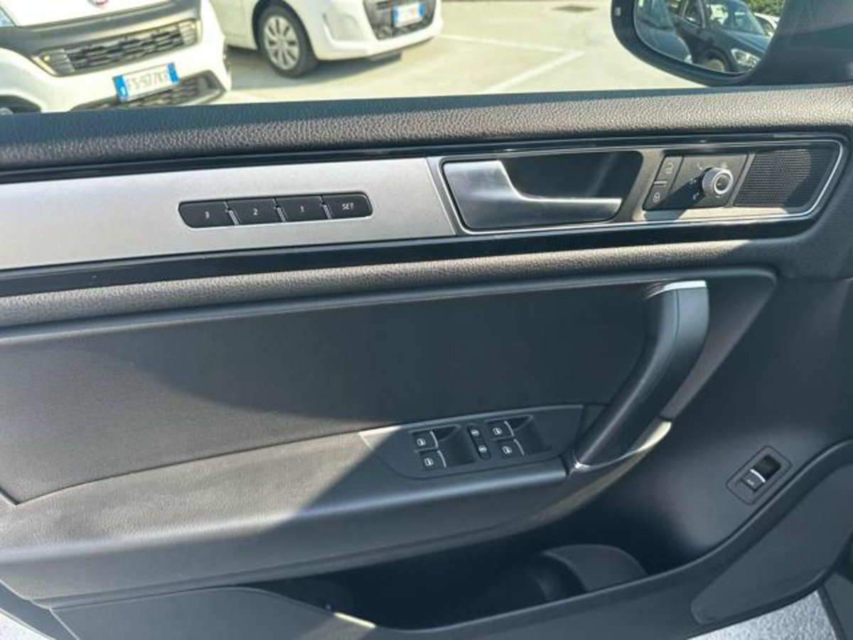 Volkswagen Touareg 3.0 TDI 204 CV tiptronic BlueMotion Techn. Executive (13)