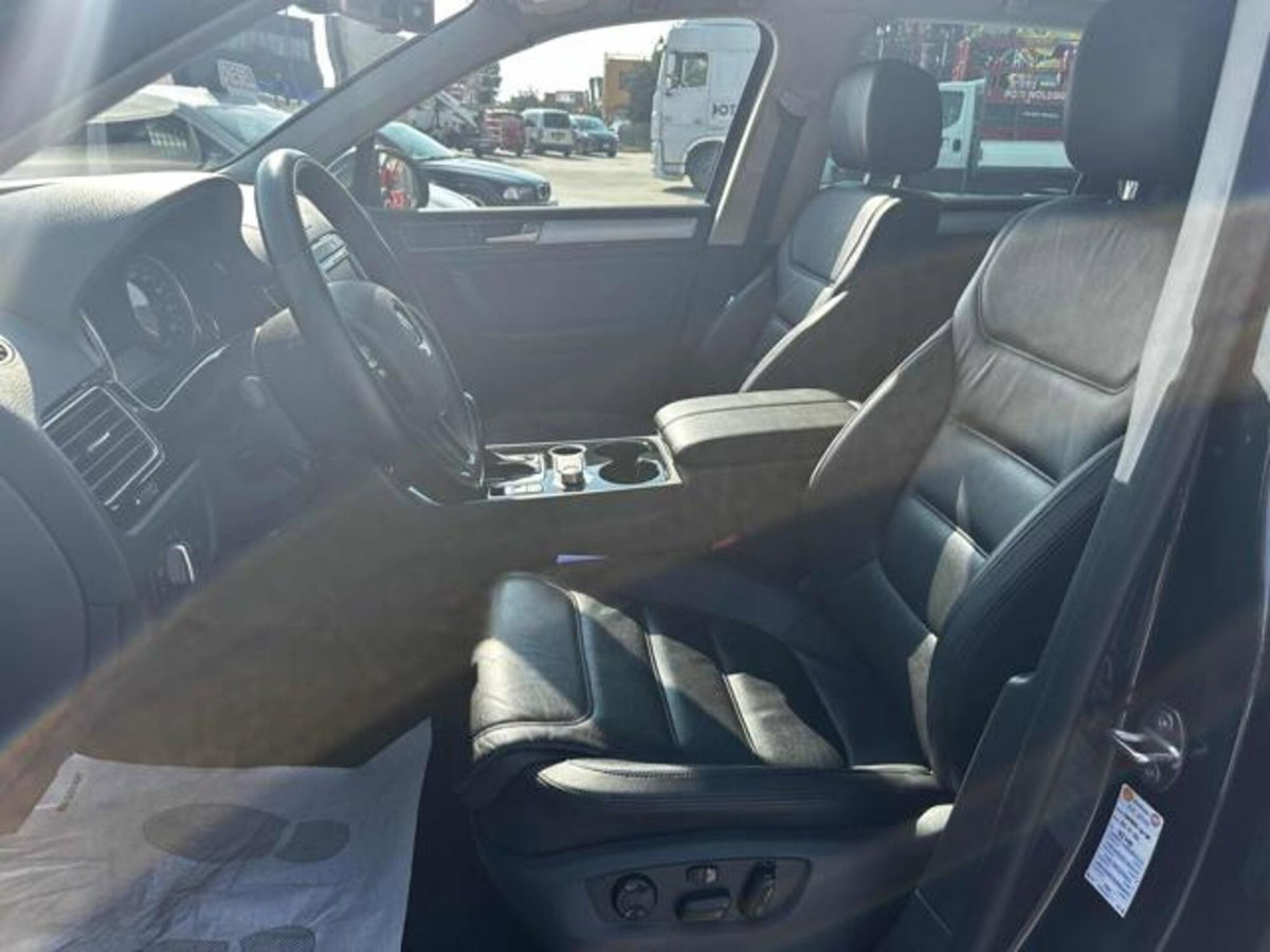 Volkswagen Touareg 3.0 TDI 204 CV tiptronic BlueMotion Techn. Executive (9)