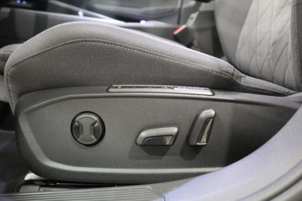 Volkswagen Golf 1.5 eTSI 150 CV EVO ACT DSG Style (18)